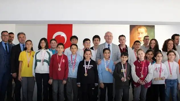 Zeka ve Strateji Ödemiş'te Buluştu: İZOP İlçe Finalinde Şampiyonlar Belli Oldu