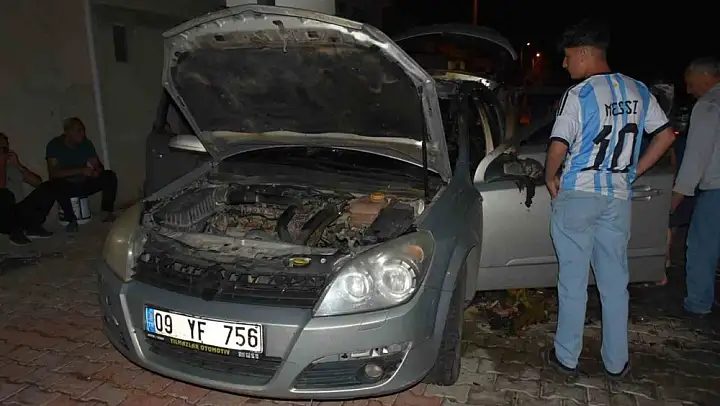 Didim’de kundaklanan araç büyük ölçüde zarar gördü