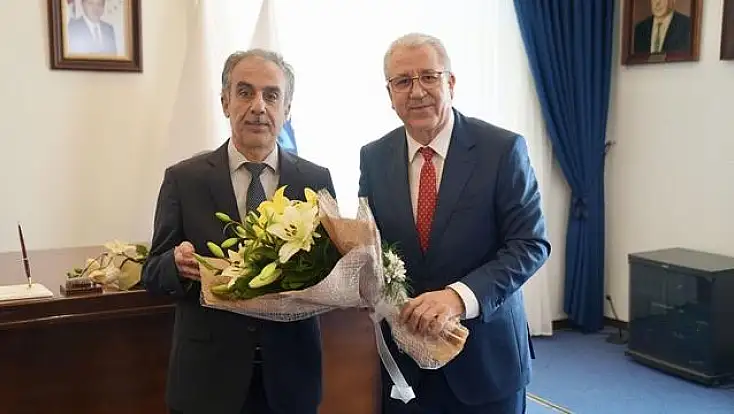 EGE ÜNİVERSİTESİ’NDE REKTÖRLÜK DEVİR TESLİMİ: KİRAZ DOĞUMLU PROF. DR. MUSA ALCI GÖREVE BAŞLADI