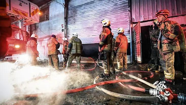 Buca’da Mobilya Atölyesinde Yangın Paniği