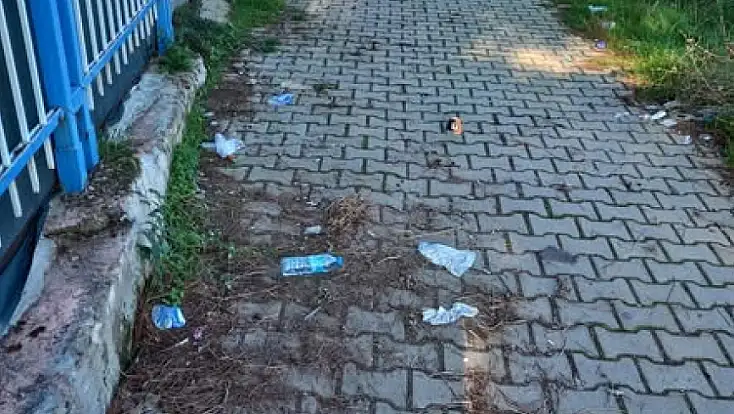 Kiraz’da Çay Kenarı Yürüyüş Yolu Öğrenciler ve Vatandaşlar İçin Tehlike Oluştu