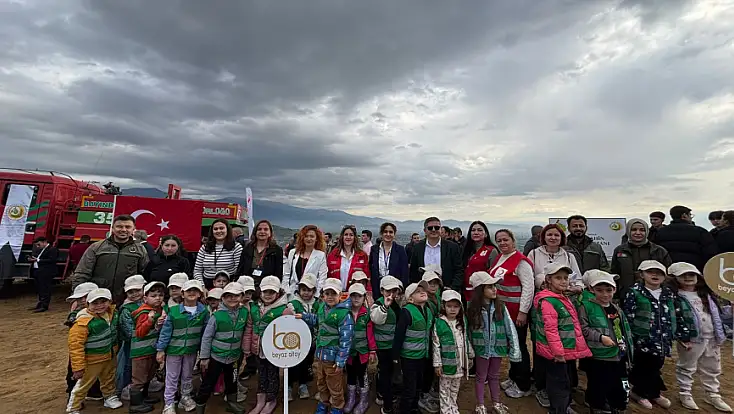 Kızılay Ekibi, 11 Kasım Milli Ağaçlandırma Günü’nde Fidan Dikiminde Yerini Aldı