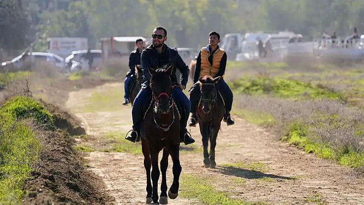 Tire’de Geleneksel Rahvan At Yarışları Nefes Kesti!