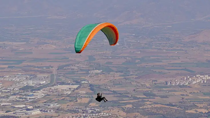 1. Tire Yamaç Paraşütü Festivali Başladı