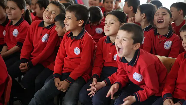 Tire Belediyesi’nden Köy Okullarına Tiyatro Desteği