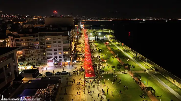 9 Eylül Coşkusu Fener Alayıyla Zirveye Ulaştı