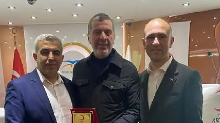 AK Parti Ödemiş İlçe Başkanı Murat Öncel'den Kızılay Başkanı İsmail Ekmekçi'ye Tebrik