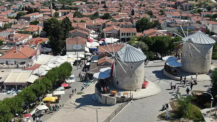 Alaçatı sokakları dolup taştı