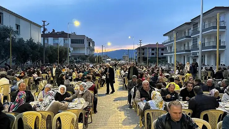 ALİ HADİM TÜRKMEN MAHALLESİNDE VATANDAŞLARLA İFTARDA BULUŞTU