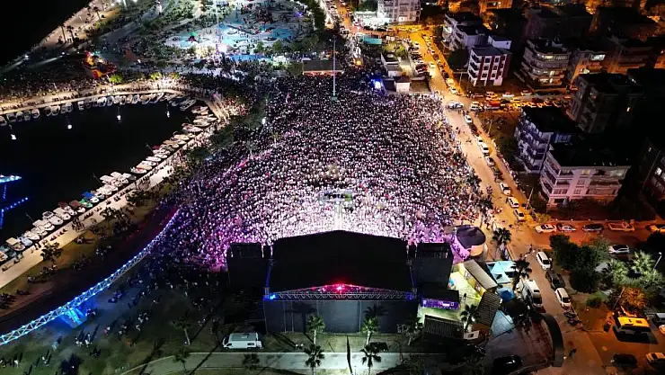 Aliağa Sanat Günleri’nde Ünlü Sanatçılar Unutulmaz Anlar Yaşattı