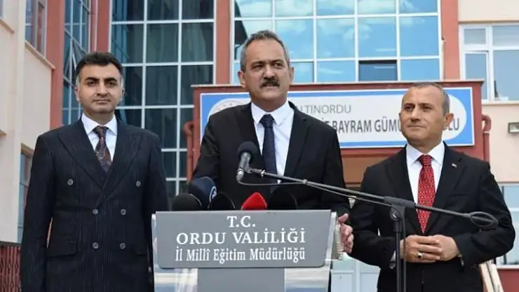 Bakan gelecek diye sınıf mevcudunu düşürdüler!