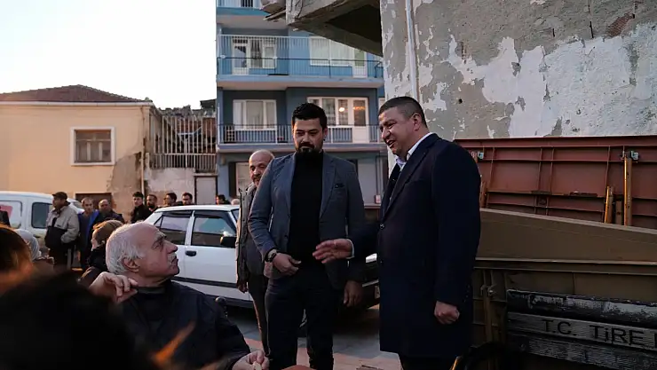 Başkan Okuroğlu, iftar çadırında vatandaşla buluştu
