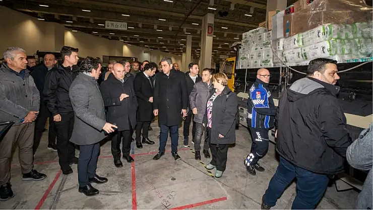 BAŞKAN SOYER YARDIMLARIN TOPLANDIĞI FUAR İZMİR’İ ZİYARET ETTİ