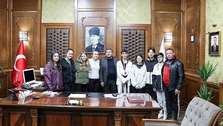 Taekwondo Ekibinden Başkan Sakarsu'ya Ziyaret
