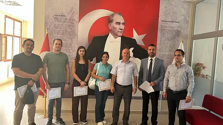 Bayındır'da Başarılı Öğretmenlere Başarı Belgesi