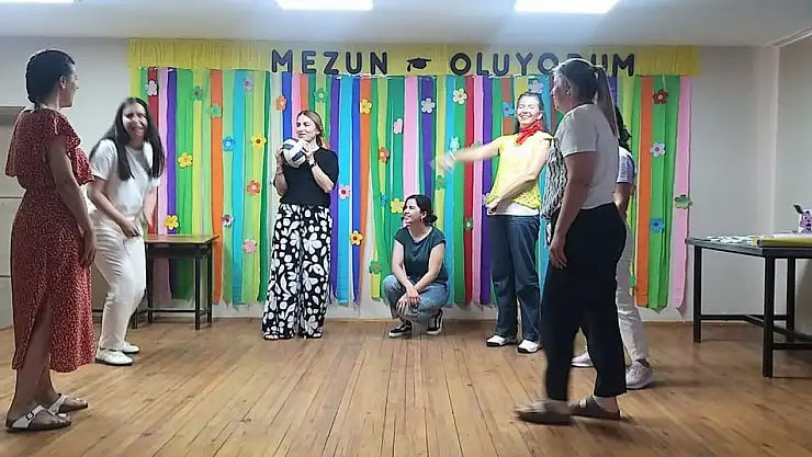 Bayındır'da İlkokul Öğretmenlerine 'Türkiye Yüzyılı Maarif Modeli' Semineri