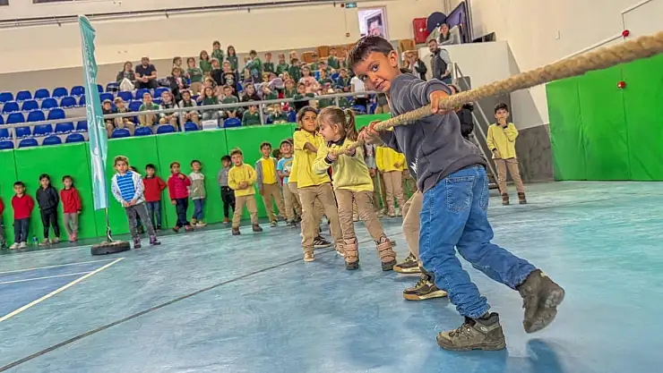 Bayındır'da Minikler Kıyasıya Yarıştı