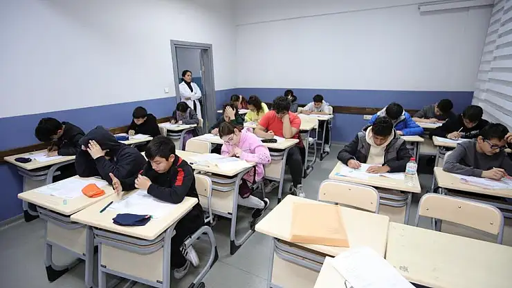Bayraklılı gençlerin sınav heyecanı