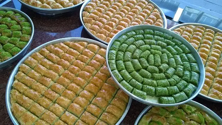 Bayramda aşırı tatlı tüketmekten kaçının!