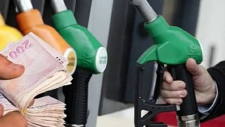Benzine büyük zam