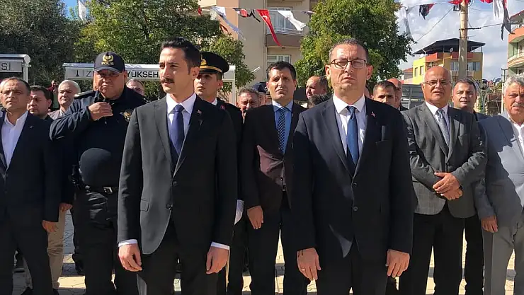 Beydağ'da Cumhuriyet Bayramı Coşkusu: Çelenk Töreniyle Kutlamalar Başladı
