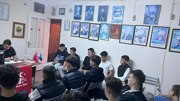 Beydağ'da Ülkü Ocakları'ndan 12 Eylül ve Alparslan Türkeş Semineri