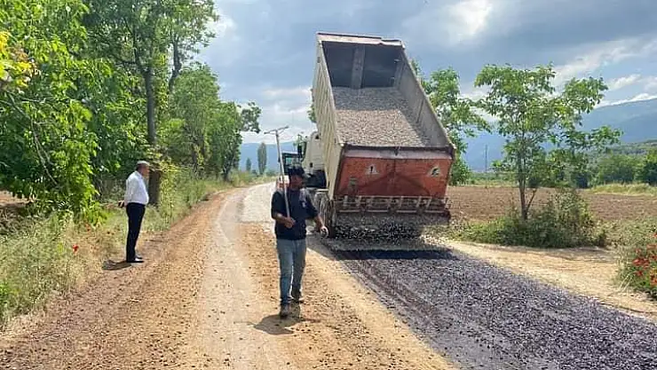 Beydağ'da asfaltlama devam ediyor