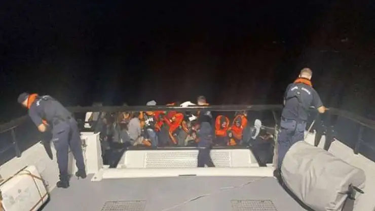 Çanakkale’de 30 düzensiz göçmen kıyıya çıkarıldı