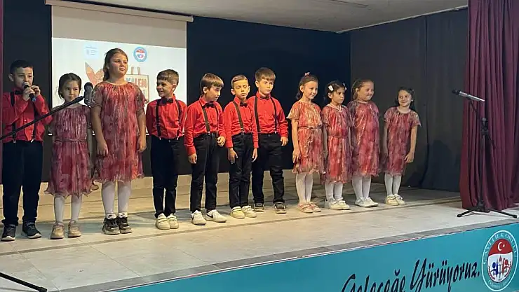 Çaylı İlkokulu'ndan 'Kalem Efesi' Halk Oyunları Gösterisi