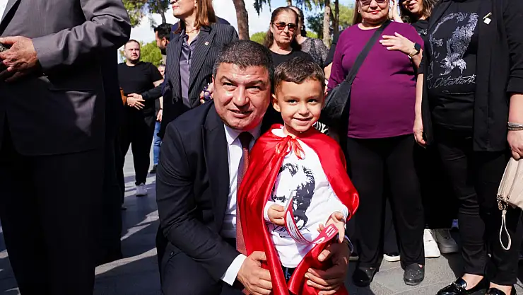 Çelenk Törenine Protokol Eksiksiz Katıldı