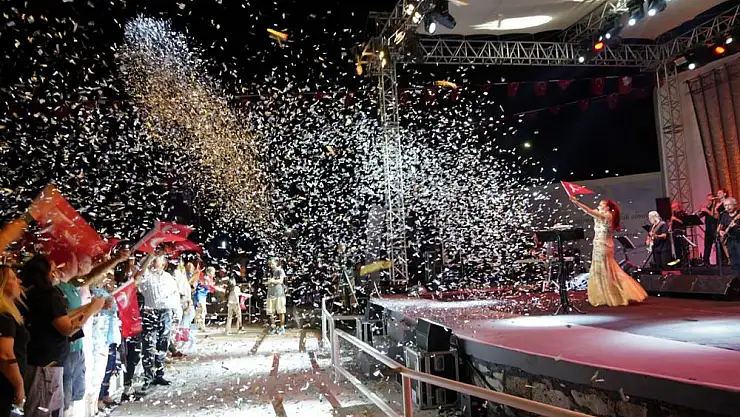 Çeşme  ve Alaçatı’da kurtuluş coşkusu