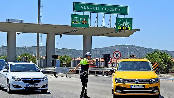 Çeşme'ye 217 bin 271 araç giriş yaptı