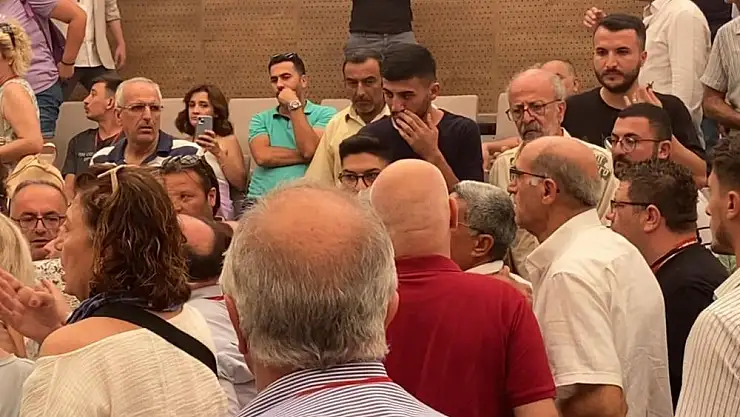 CHP Karşıyaka İlçe Kongresinde Tartışma Yaşandı