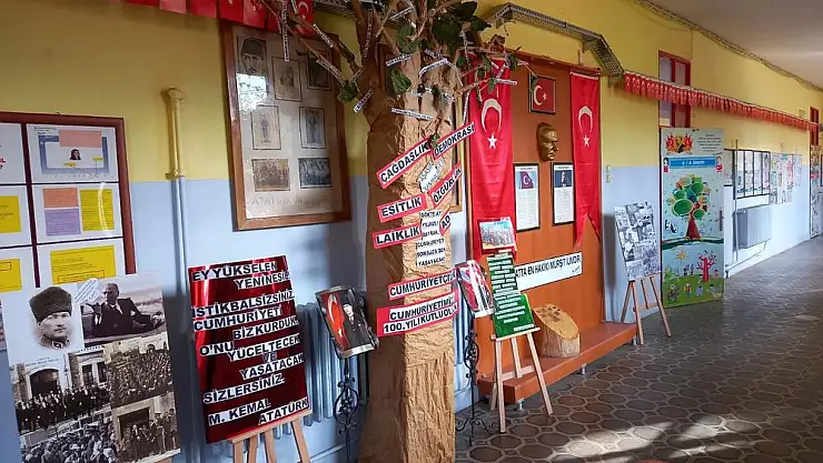 CUMHİRİYET KONULU RESİM SERGİSİ DÜZENLEDİK