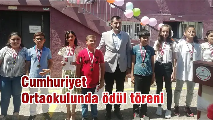 Cumhuriyet Ortaokulunda ödül töreni