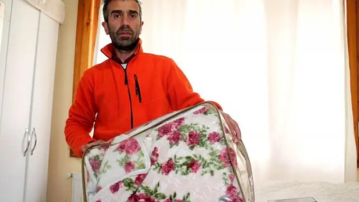 Deprem bölgesine battaniye gönderdi, içinin altın dolu olduğunu 2 ay sonra fark etti