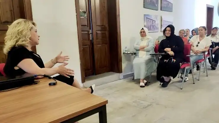 Doç. Dr. Karagöz: 'Vücuttaki demir ve B12 vitamin düzeyine bakılmalı'
