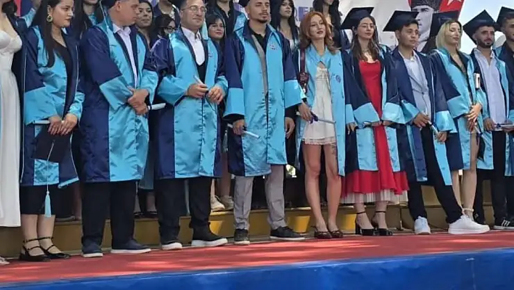 Ege Üniversitesi Ödemiş Meslek Yüksekokulu'nda Mezuniyet Coşkusu