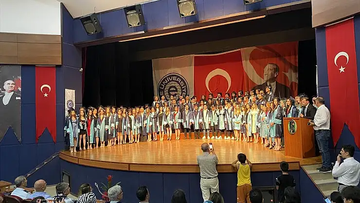 Ege Üniversitesi Tire Kutsan Meslek Yüksekokulunda mezuniyet töreni yapıldı