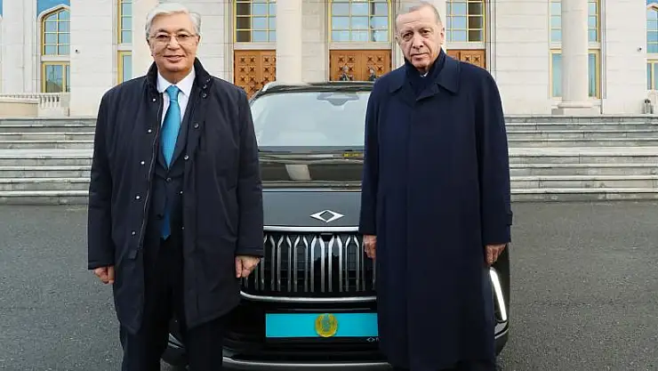 Erdoğan, Tokayev'e TOGG hediye etti