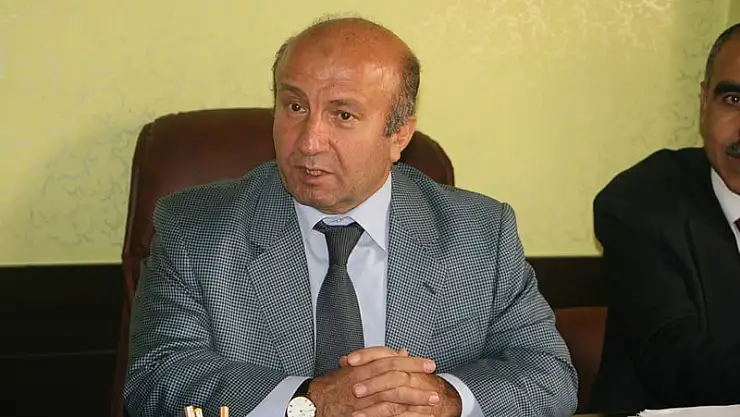 Eski bakan havuzda ölü bulundu