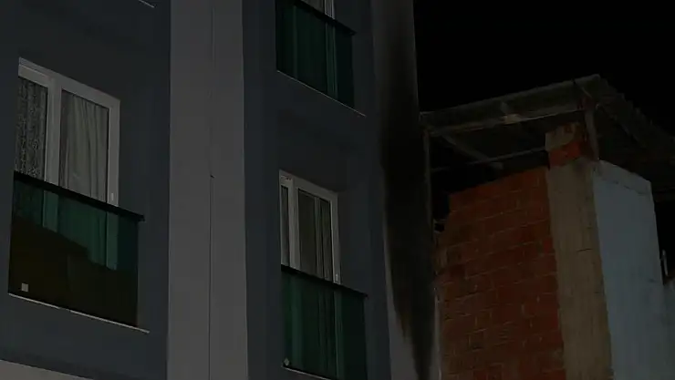 Eski sevgilisinin evine molotof attı