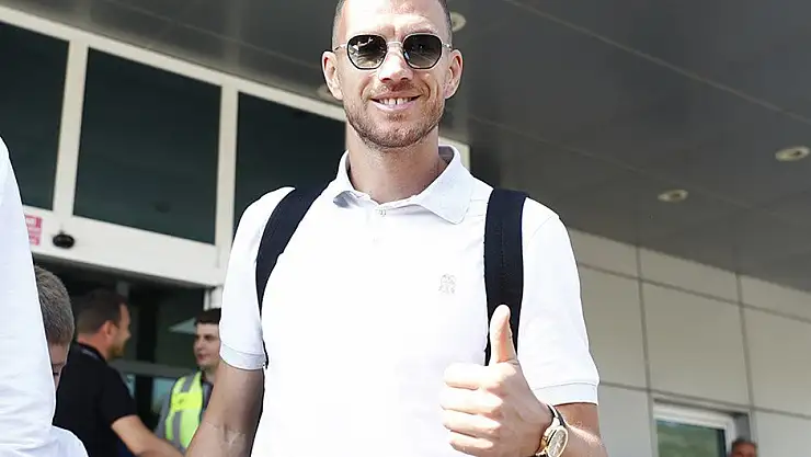 Fenerbahçe Edin Dzeko’yu resmen duyurdu