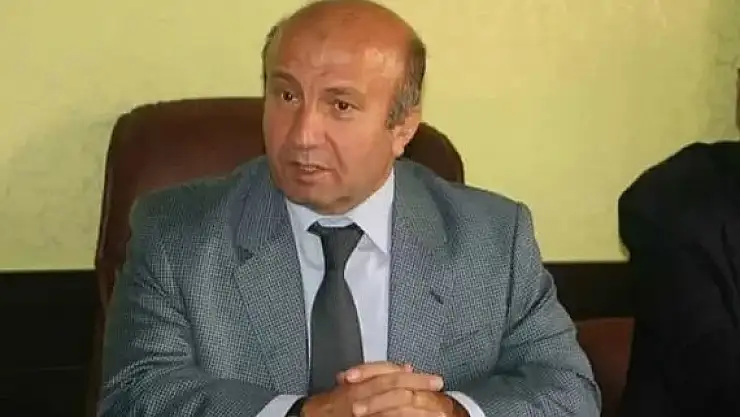 Film Senaryosu gibi, Eski bakan evinde ölü bulundu