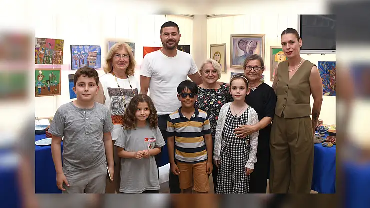 Foça’da ‘Bir avuç renk bir avuç yürek’