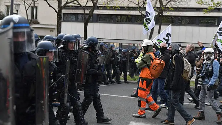 Fransa’da emeklilik yasasına yönelik tepkiler sürüyor