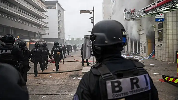 Fransa’daki polis sendikları talepte bulundu “yoksa biz de direnişe geçeriz”