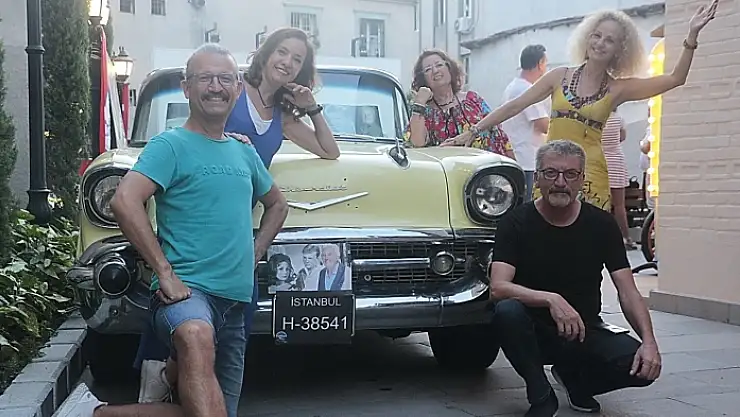 Göksel Arsoy'un 1957 model Chevrolet'si Sanathane'de sergilendi
