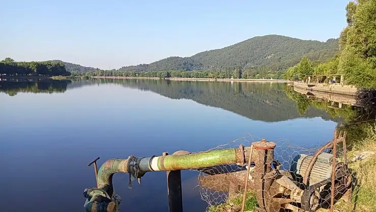 Gölcük'teki Sulama Pompaları Tepki Çekiyor: Görüntü Kirliliği ve Düzensizlik Gündemde