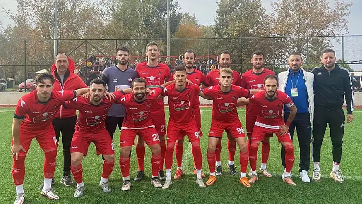 HALİLBEYLİSPOR GRUBUNDA NAMAĞLUP MÜCADELESİNİ SÜRDÜRÜYOR